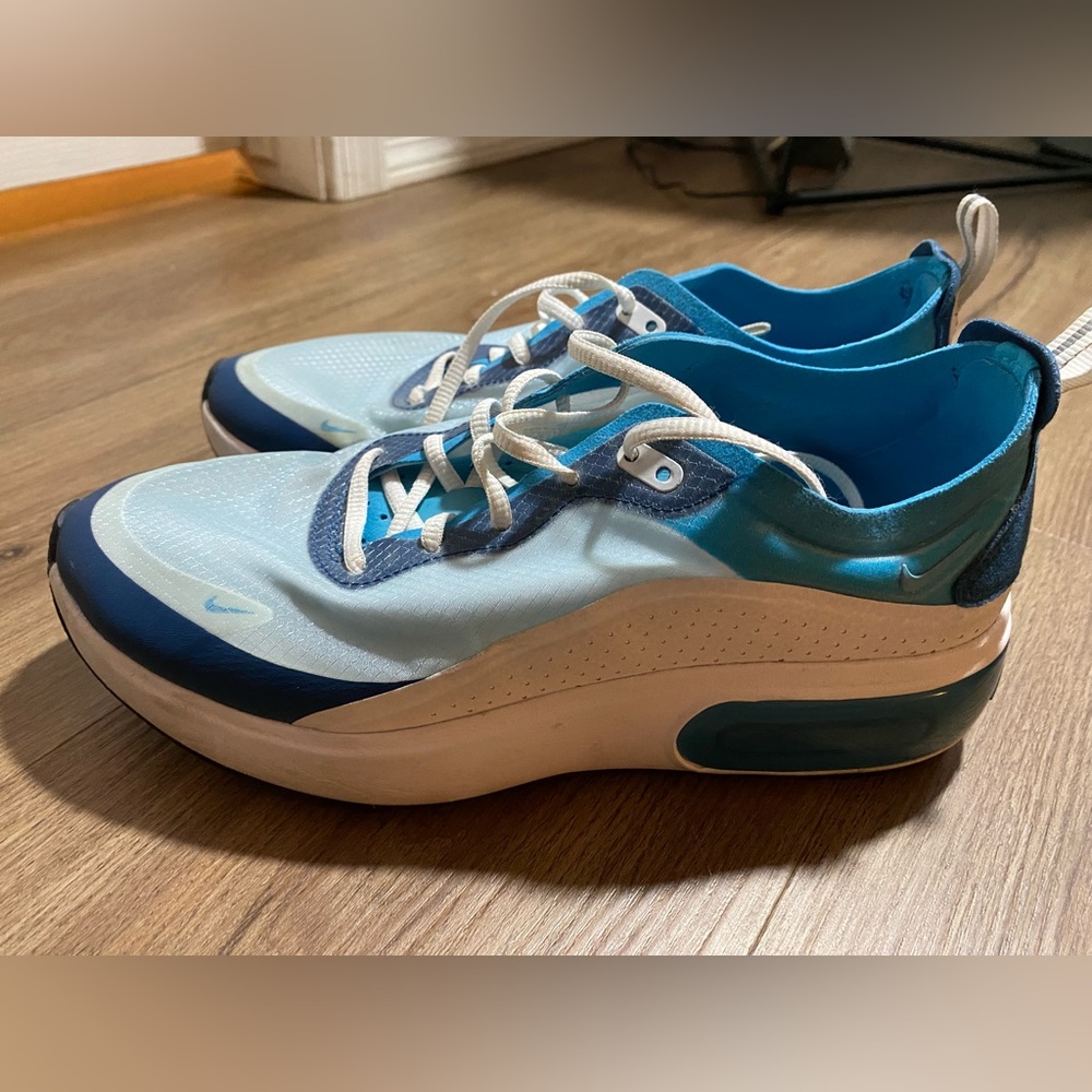 Nike Women’s Air Max Dia Size 8